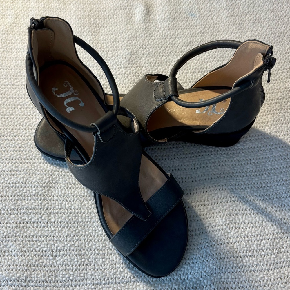 Elegant grey Women's Sandals